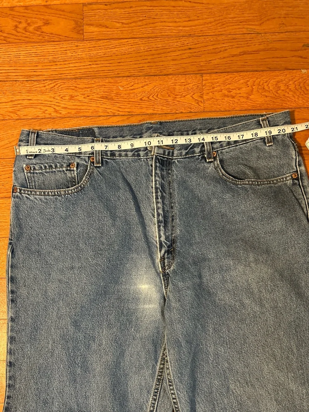Levi's 550 Relaxed Fit Tapered Light Wash Jeans Men's Size 42x32 100% Cotton